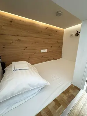 Ein Bett oder Betten in einem Zimmer der Unterkunft Robin Wood Capsule Hostel