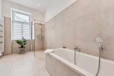 Ein Badezimmer in der Unterkunft Rochus-Market City Apartment is Calling - by 4ty3 Apartments