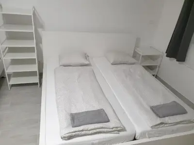 Ein Bett oder Betten in einem Zimmer der Unterkunft Betariel Akh Hauptbahnhof
