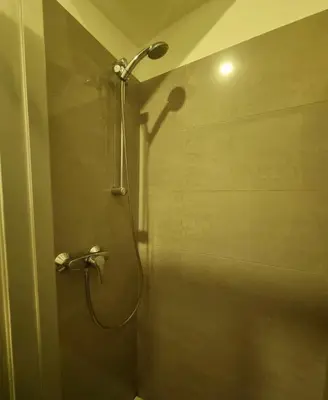 Ein Badezimmer in der Unterkunft Cozy 5-Person apartment in Vienna 2