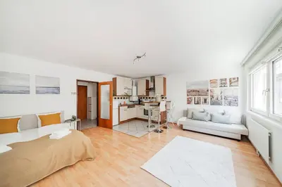 Ein Bett oder Betten in einem Zimmer der Unterkunft Helle Wohnung - Free Parking (Höhe max. 1,52m)