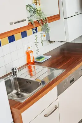 Küche/Küchenzeile in der Unterkunft Helle Wohnung - Free Parking (Höhe max. 1,52m)