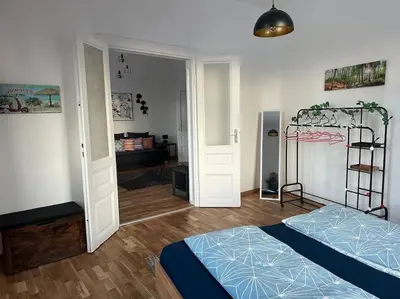 Ein Bett oder Betten in einem Zimmer der Unterkunft Klimatisierter Wiener Altbauflair im Zentrum Wiens