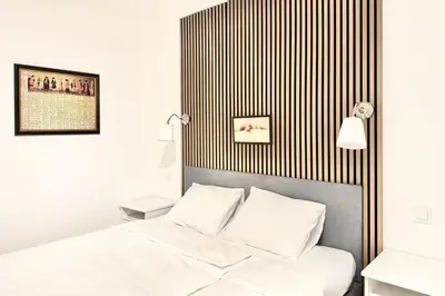 Ein Bett oder Betten in einem Zimmer der Unterkunft Newly Renovated Apartment at Yppenplatz