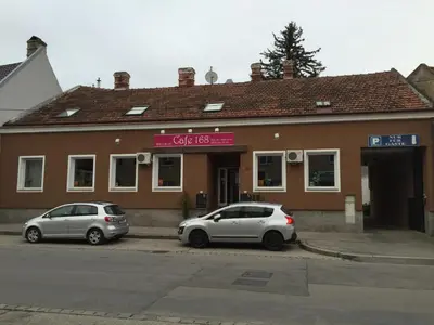 Das Gebäude in dem sich das Bed & Breakfast befindet