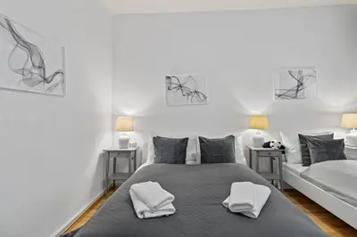 Ein Bett oder Betten in einem Zimmer der Unterkunft Modern Apartment close to Center - 2BR