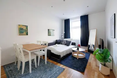 Ein Sitzbereich in der Unterkunft Modern Central City Apartment - Netflix 2 Bedroom