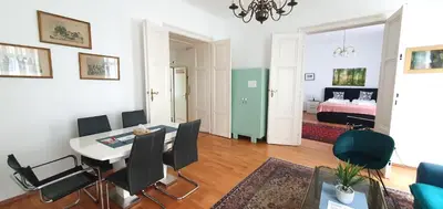 Ein Sitzbereich in der Unterkunft Suite in imperial design, central location