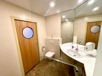 Ein Badezimmer in der Unterkunft Stylish home near city center