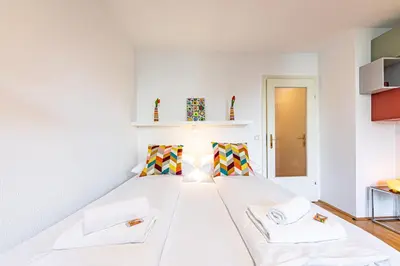 Ein Bett oder Betten in einem Zimmer der Unterkunft CALM & CONNECTED by JR City Apartments