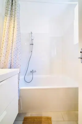 Ein Badezimmer in der Unterkunft GOLDEN SPACE close to Schönbrunn by JR City Apartments