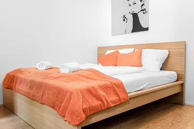 Ein Bett oder Betten in einem Zimmer der Unterkunft Relaxing 2-Bed Apartment for Extended Visits