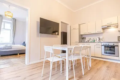 Küche/Küchenzeile in der Unterkunft Spacious 2BR Apartment with Living Room in Central Vienna