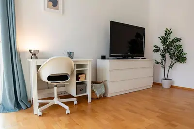 TV/Unterhaltungsangebot in der Unterkunft Savoir-Vivre in unserer zentralen Balkonwohnung