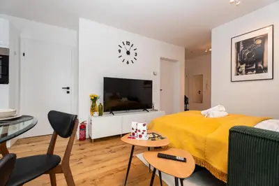 TV/Unterhaltungsangebot in der Unterkunft NobleNest: Terrasse - Netflix - Kaffee