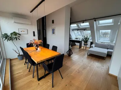 Ein Sitzbereich in der Unterkunft Großzügiges Dachterrassen-Appartment mit Klimaanlage und wunderbarem Ausblick über ganz Wien