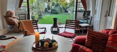 Ein Sitzbereich in der Unterkunft Gästehaus Parkfrieder
