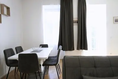 Ein Sitzbereich in der Unterkunft Home Sweet Home - Leopold