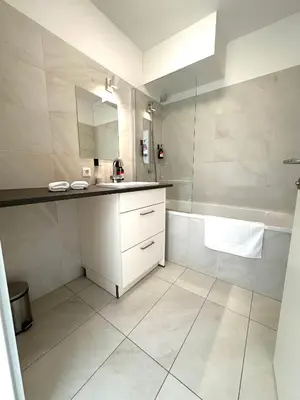 Ein Badezimmer in der Unterkunft COHO City Apartments