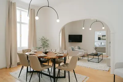 TV/Unterhaltungsangebot in der Unterkunft Stylish APT for 4-6, 5 min to center, metro & free parking