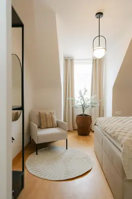 Ein Bett oder Betten in einem Zimmer der Unterkunft Comfy APT for 4-6, 5 min to center, metro & free parking