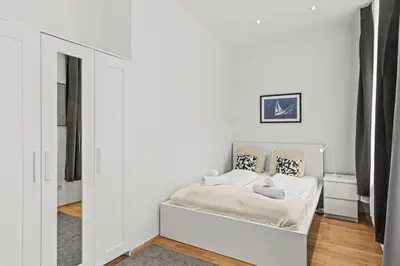 Ein Bett oder Betten in einem Zimmer der Unterkunft Modern Apartment near City Center 1BR