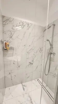 Ein Badezimmer in der Unterkunft City Apartment (1km to the 1st District)