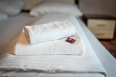 Ein Bett oder Betten in einem Zimmer der Unterkunft Vintage, View & Balcony by JR City Apartments