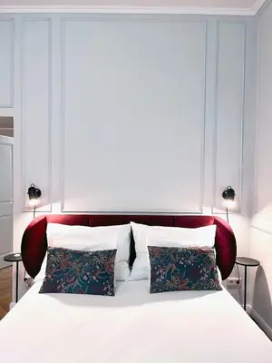 Ein Bett oder Betten in einem Zimmer der Unterkunft Central apartment with balcony next Augarten Park
