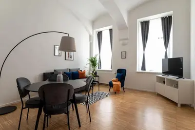 TV/Unterhaltungsangebot in der Unterkunft Pristine 1BR Steps from City by HM