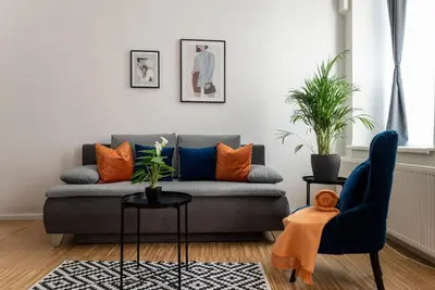 Ein Sitzbereich in der Unterkunft Pristine 1BR Steps from City by HM