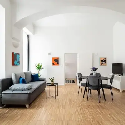 Spacious 2BR Near Attractions by HM