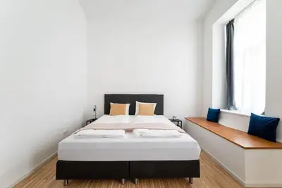 Ein Bett oder Betten in einem Zimmer der Unterkunft Family 2BR Oasis Steps from City by HM