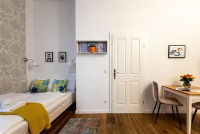 Ein Bett oder Betten in einem Zimmer der Unterkunft Compact Studio Near Center by HM