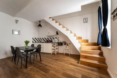 Grundriss der Unterkunft Cozy 1BR Duplex Near Center by HM