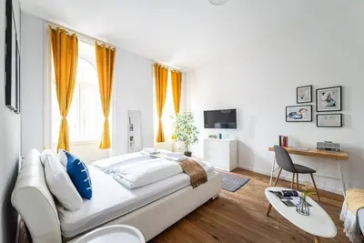 TV/Unterhaltungsangebot in der Unterkunft Lite 1BR Near Metro & Center by HM
