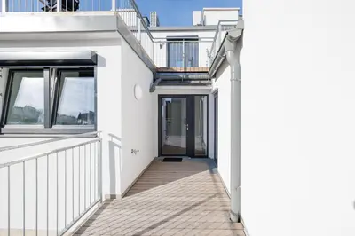 Ein Balkon oder eine Terrasse in der Unterkunft SYMPHONY Apartments 38 - Modern Loft with Terrace and Grill in Central Location