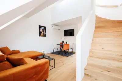 TV/Unterhaltungsangebot in der Unterkunft SYMPHONY Apartments 42 - Modern Loft with Terrace and Grill in Central Location