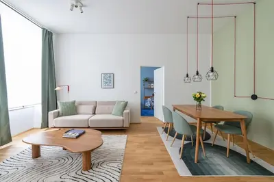 Ein Sitzbereich in der Unterkunft Vogue 2BR Suite, Near City Pulse by HM