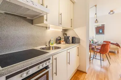 Küche/Küchenzeile in der Unterkunft 2 separate Full Apartments - 5 BR - Gym - Parking - Rooftop