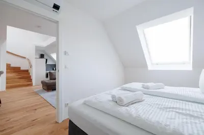 Ein Bett oder Betten in einem Zimmer der Unterkunft SYMPHONY Apartments 39 - Modern Loft with Terrace and Grill in Central Location