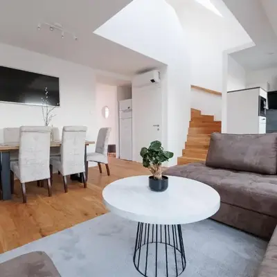 SYMPHONY Apartments 39 - Modern Loft with Terrace and Grill in Central Location