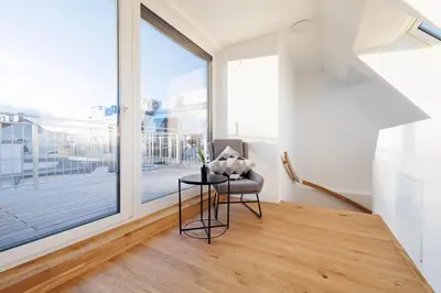 Ein Balkon oder eine Terrasse in der Unterkunft SYMPHONY Apartments 41 - Modern Loft with Terrace and Grill in Central Location