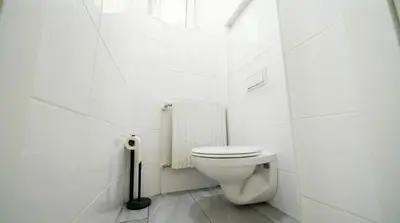 Ein Badezimmer in der Unterkunft 15 Min to Vienna Center - Affordable & Simple 5BR Apt with WIFI