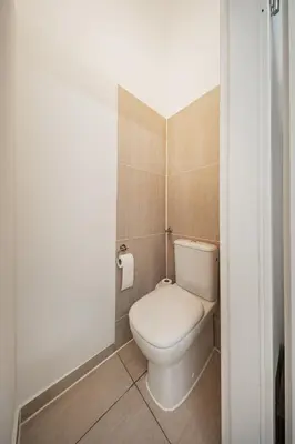 Ein Badezimmer in der Unterkunft Sonnige Altbauwohnung nahe Wien Hauptbahnhof