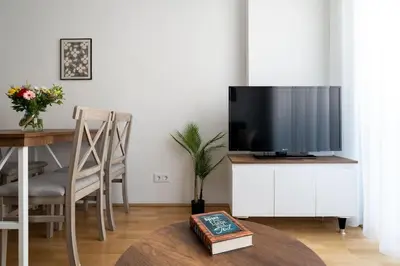 TV/Unterhaltungsangebot in der Unterkunft Cute 1BR Hideaway & City Quick by HM