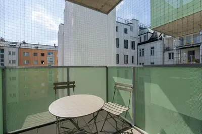 Ein Balkon oder eine Terrasse in der Unterkunft Elegant 1BR Flat with Balcony by HM