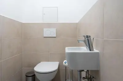 Ein Badezimmer in der Unterkunft Trendy 1BR, Direct City Access by HM
