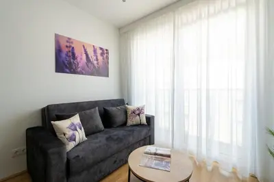 Ein Sitzbereich in der Unterkunft Stylish 1BR Escape, City Quick by HM
