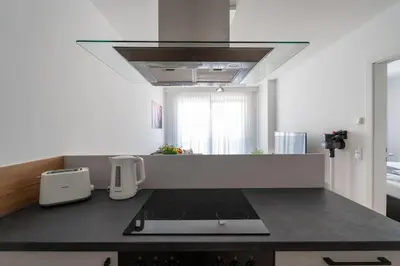 Küche/Küchenzeile in der Unterkunft Stylish 1BR Escape, City Quick by HM